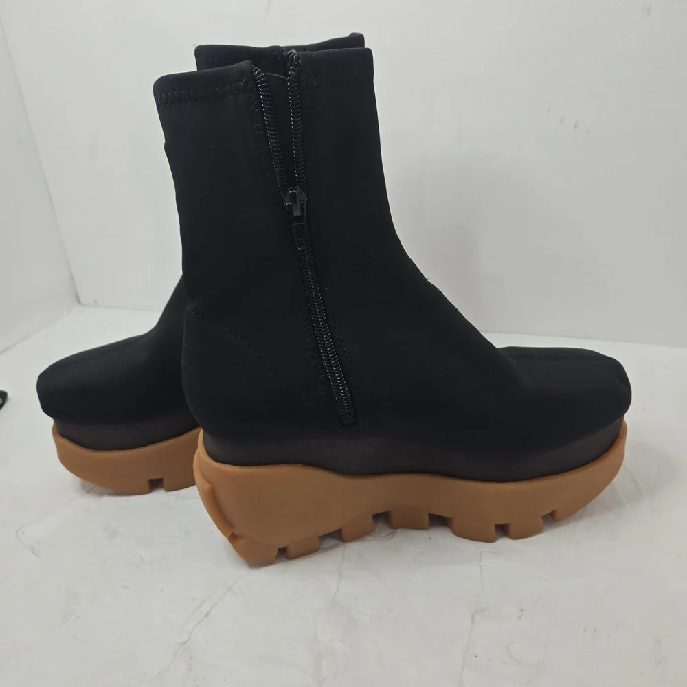 Jeffrey Campbell Women's Black and Tan Boots 6.5M